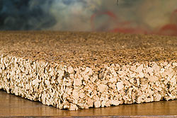 Pannello di Sughero agglomerato, impiegato per l’isolamento termico ed acustico di pareti, pavimenti, soffitti e coperture. Può essere applicato in intercapedine o con la tecnica del cappotto (interno/esterno) prima dell’intonaco, e sottotetto con un doppio strato prima delle tegole.